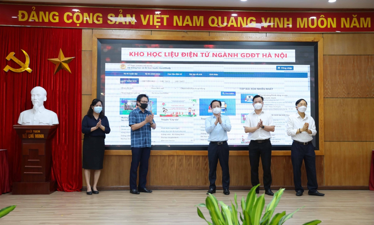 Ngành Giáo dục Hà Nội công bố kho học liệu điện tử (Ảnh: Thanh Tùng)