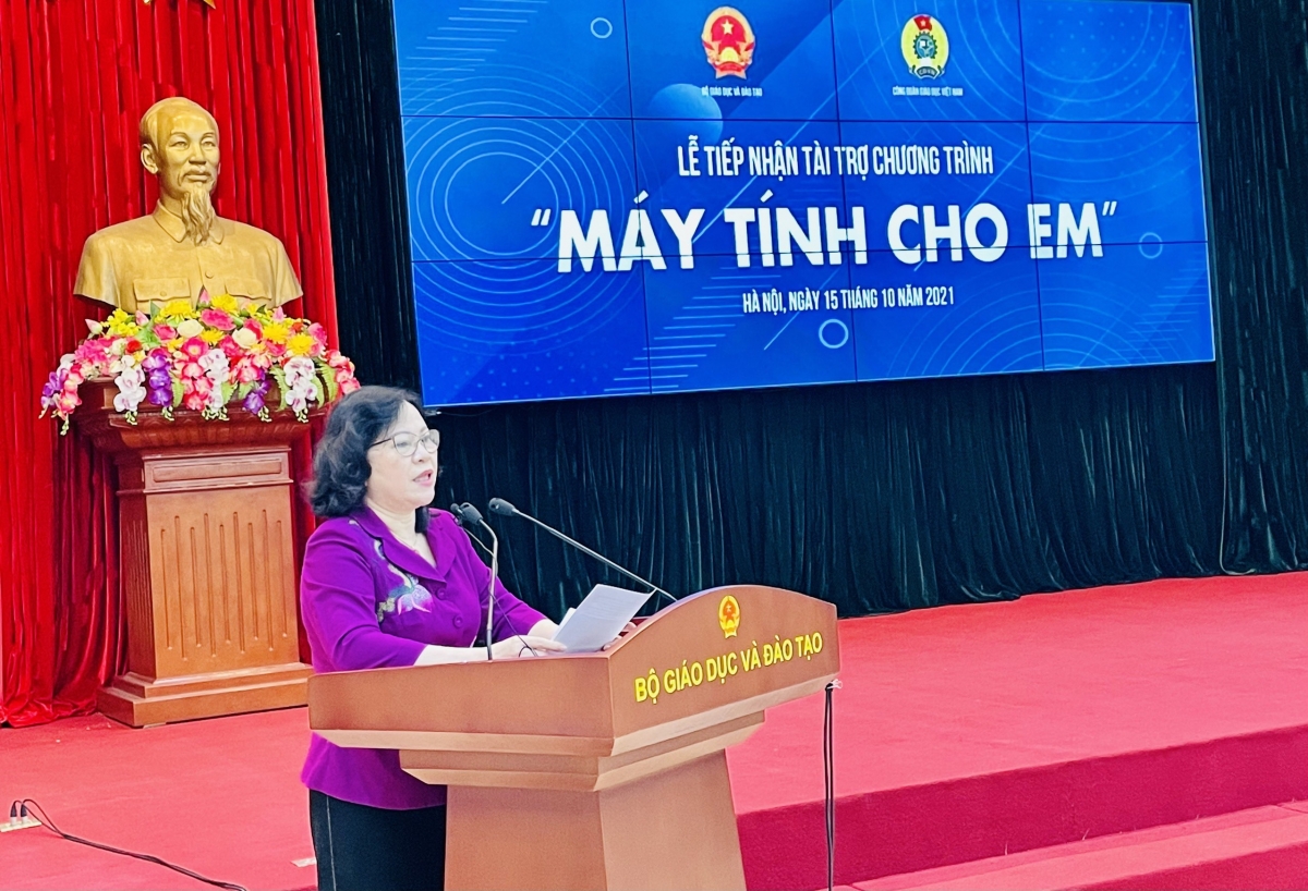 Thứ trưởng Bộ GD-ĐT Ngô Thị Minh