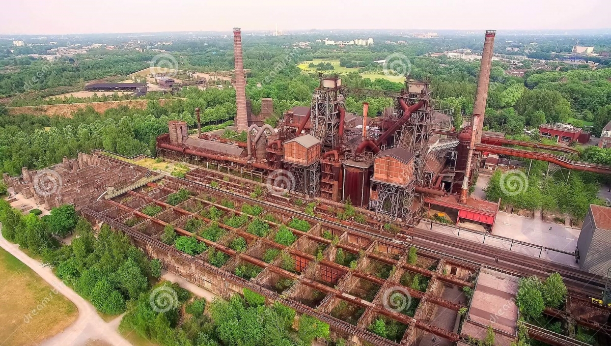 Công viên Landschaftspark ở thành phố Duisburg, Đức được chuyển đổi từ một tổ hợp sản xuất quặng than và thép có quy mô lên tới 80.000 ha, là công trình có quy mô chuyển đổi từ cơ sở công nghiệp cũ sang công viên lớn nhất thế giới