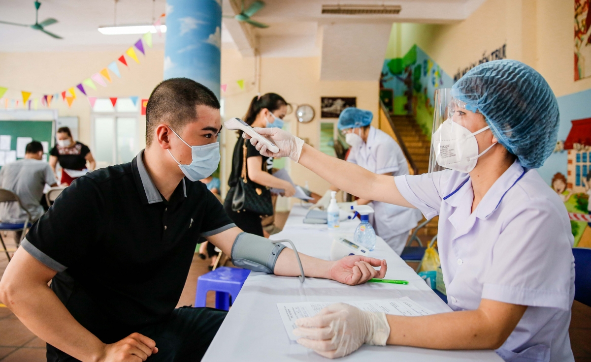 Người dẫn sẽ được tiêm mũi 2 cách mũi 1 từ 4 tuần trở lên