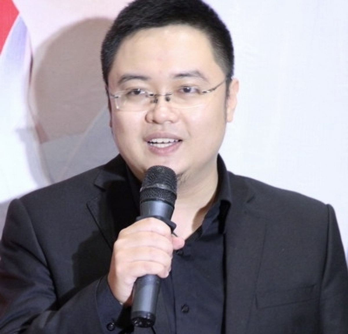 Đạo diễn Nguyễn Hữu Tuấn