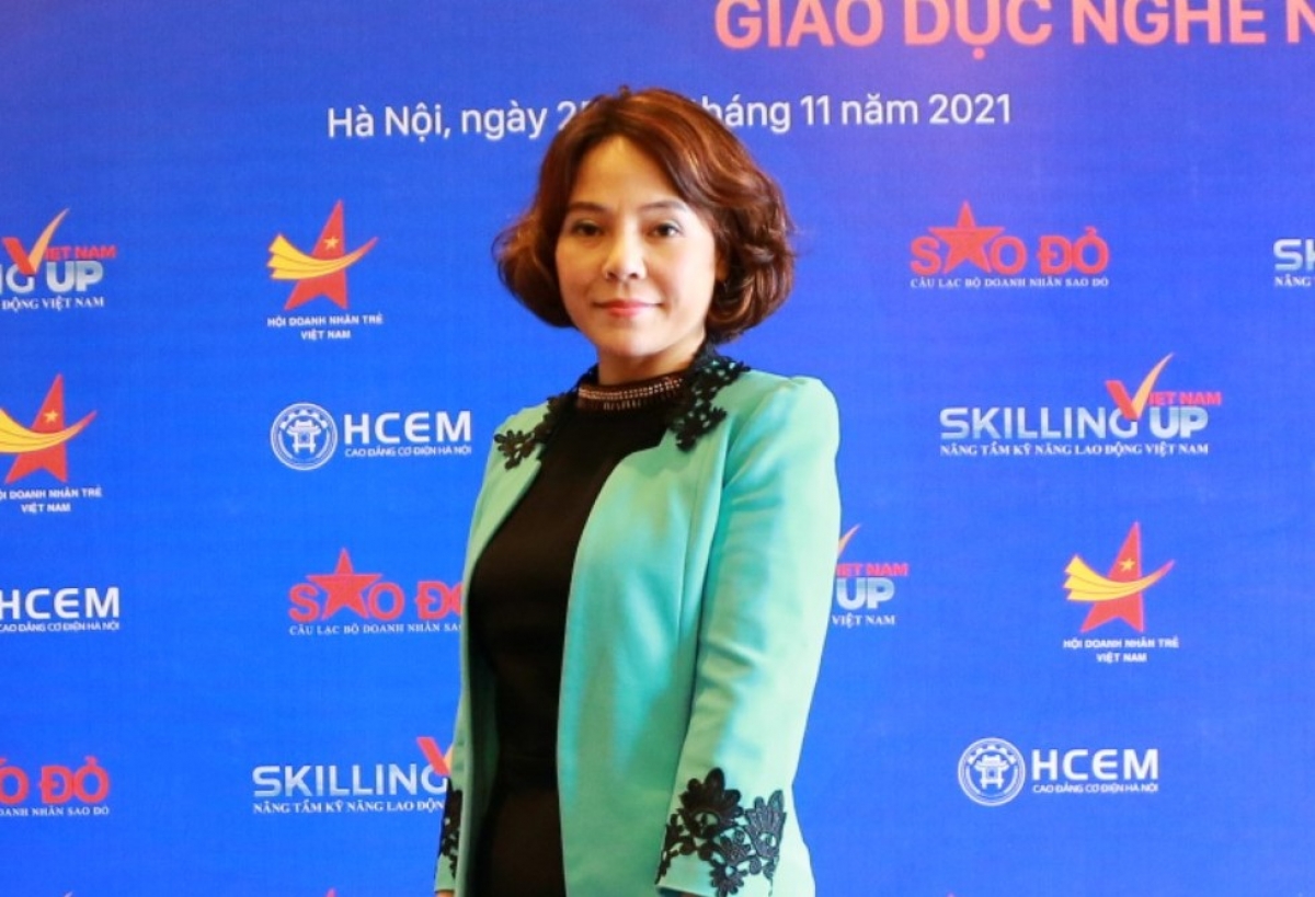 Bà Trịnh Thu Hà, Hiệu trưởng trường Hiệu trưởng trường
Cao Đẳng Thương Mại và Du Lịch Hà Nội