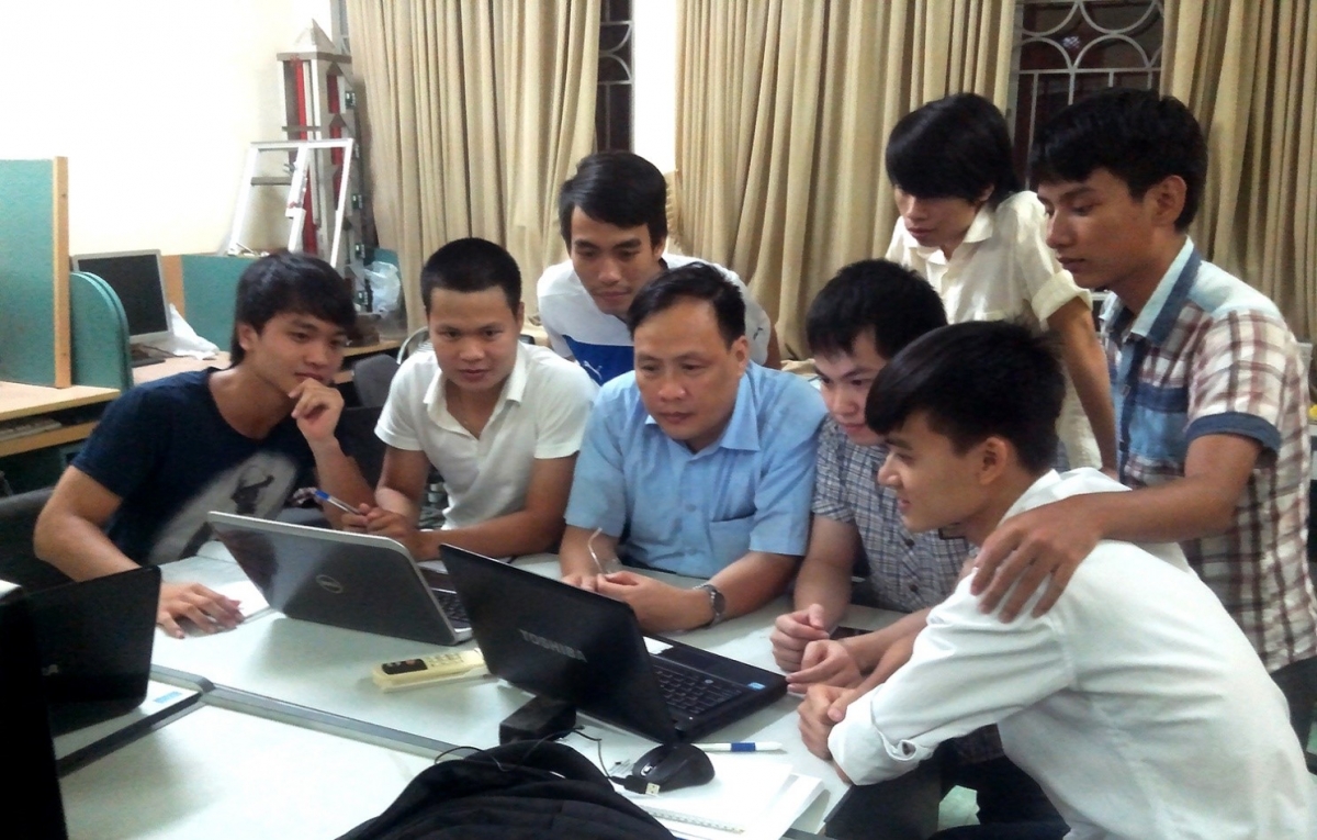 Nhóm nghiên cứu của GS.TSKH Nguyễn Đình Đức - ĐH Công nghệ , Đại học Quốc gia Hà Nội 