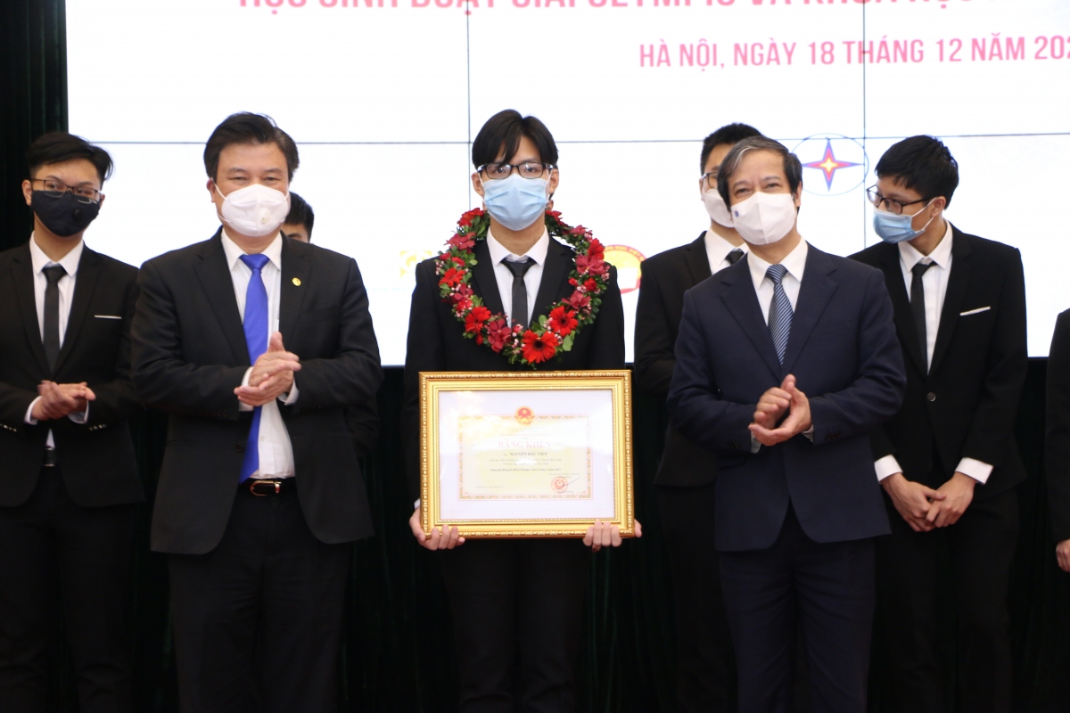 Bộ GD-ĐT biểu dương các học sinh đoạt giải Olympic và Khoa học kỹ thuật quốc tế năm 2021