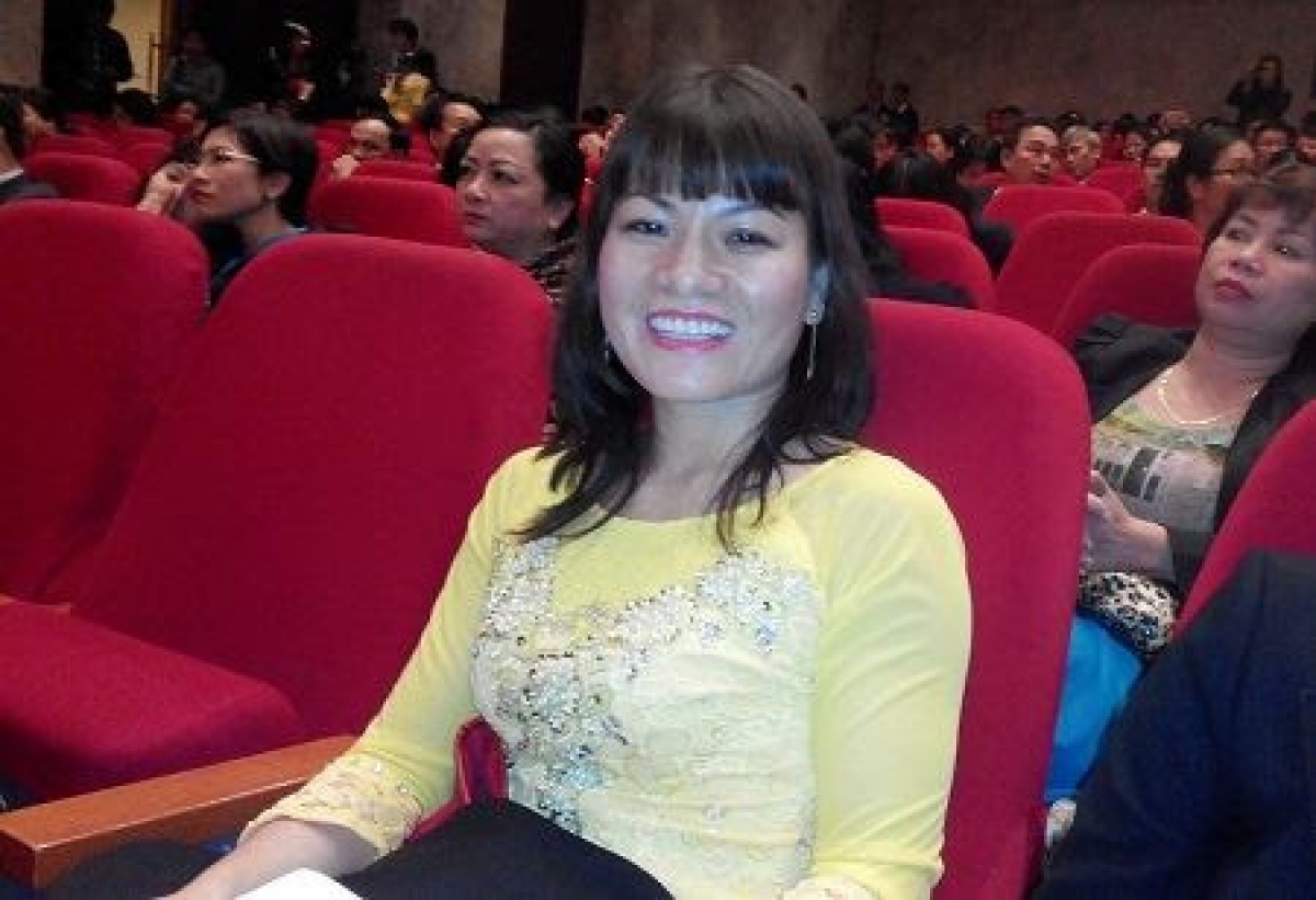 Cô giáo Nguyễn Thị Nhiếp - Hiệu trưởng Trường THPT Yên Hòa, quận Cầu Giấy, Hà Nội  