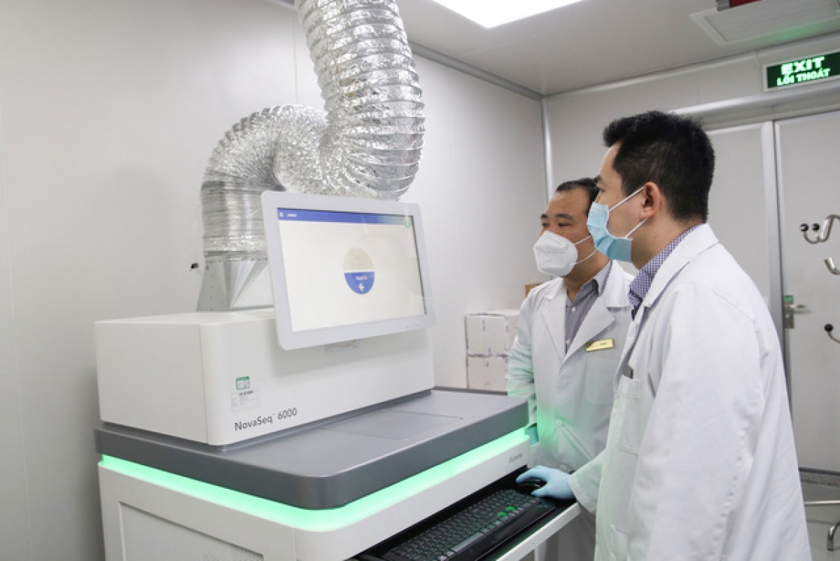Sau khi thu thập, mẫu sinh học được đưa vào xử lý tại phòng Lab