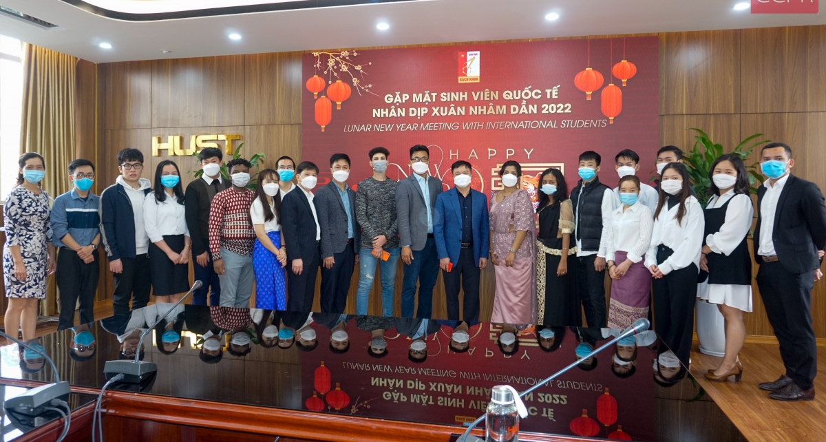 Do dịch Covid-19, năm nay, nhiều sinh viên quốc tế của trường ĐH Bách Khoa Hà Nội sẽ ở lại trường đón tết cổ truyền của Việt Nam 