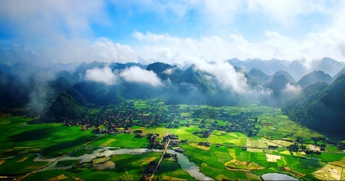 Vẻ đẹp lung linh, huyền ảo của Lũng Vân
