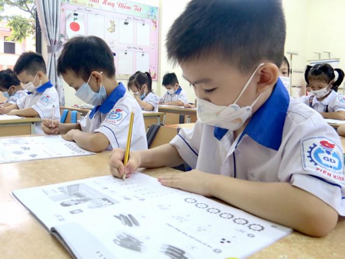 Học bán trú: Ăn, ngủ tại lớp, suất ăn riêng