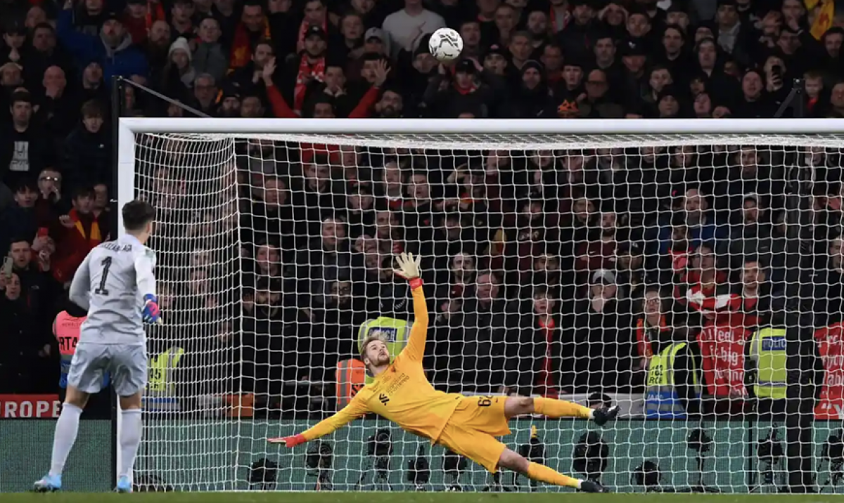 Thủ môn Kepa Arrizabalaga sút hỏng quả penalty thứ 11 (Ảnh: Internet)