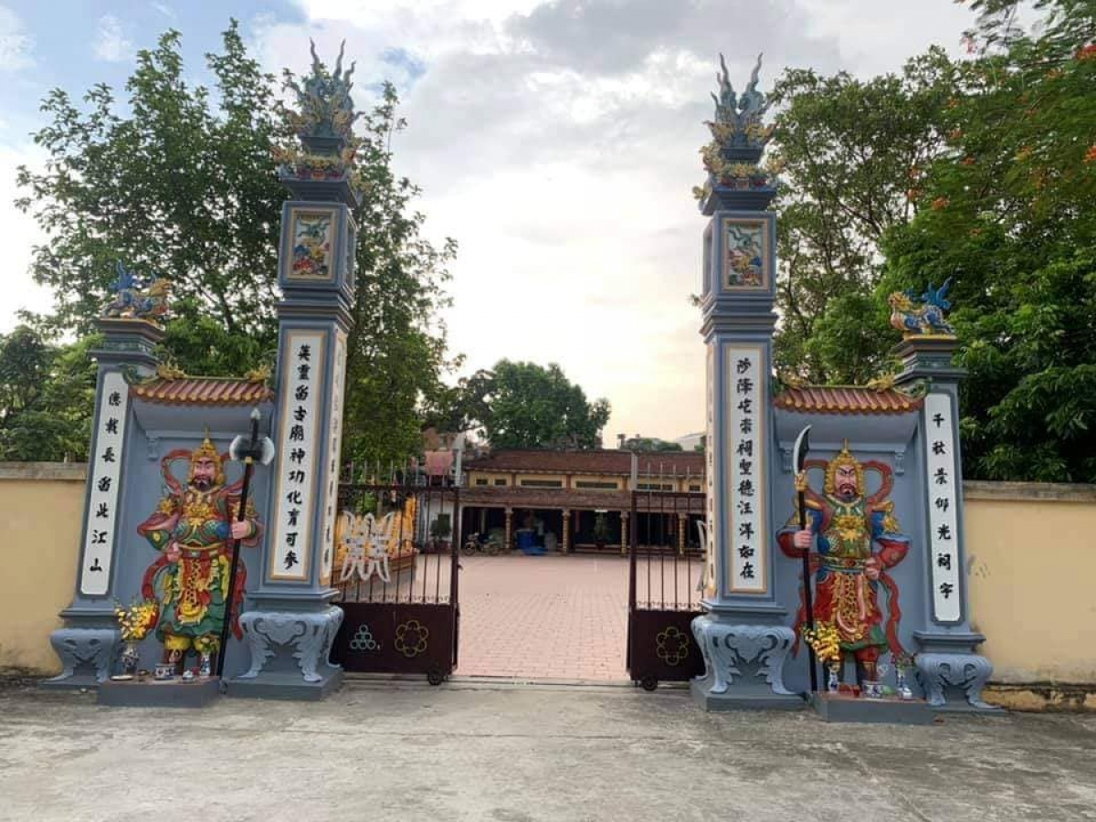 Đình làng Vĩnh Thịnh (Đại Áng, Thanh Trì, Hà Nội) - nơi thờ tự tướng quân Phạm Xạ 
 