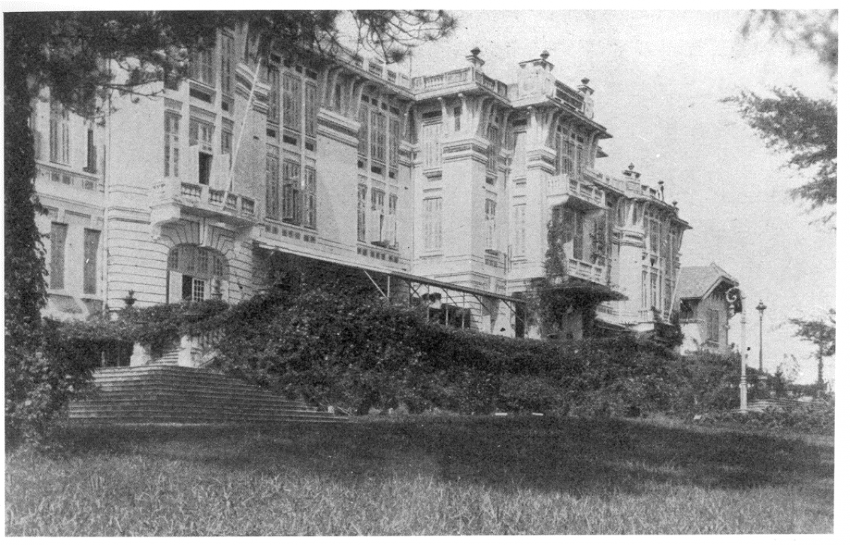 Ban đầu khách sạn Dalat Palace được xây dựng theo trường phái kiến trúc Victoria