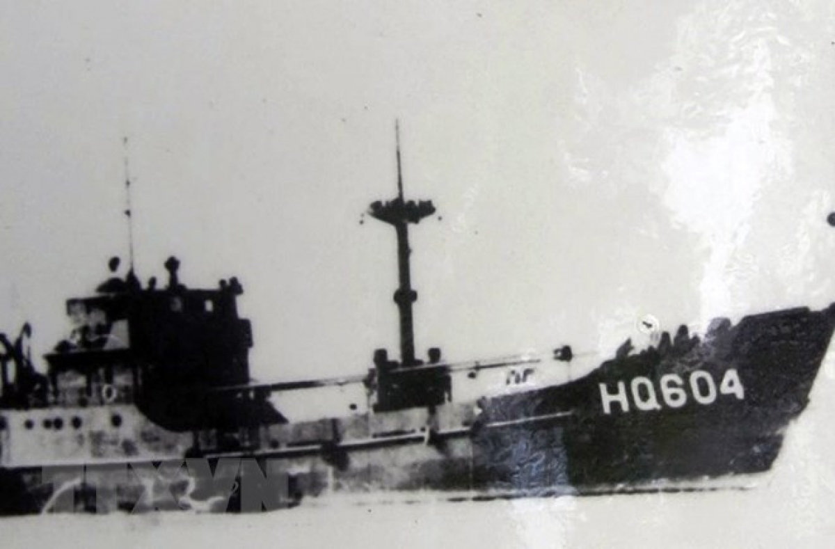 Tàu HQ 604 bị địch bắn chìm trong trận hải chiến Gạc Ma ngày 14/3/1988 (Ảnh tư liệu)