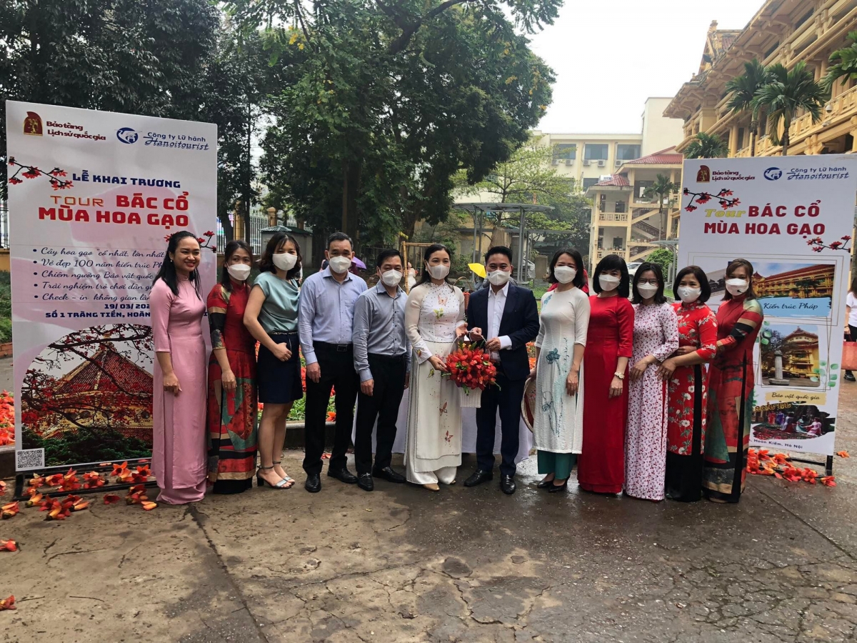 Khai trương tour 