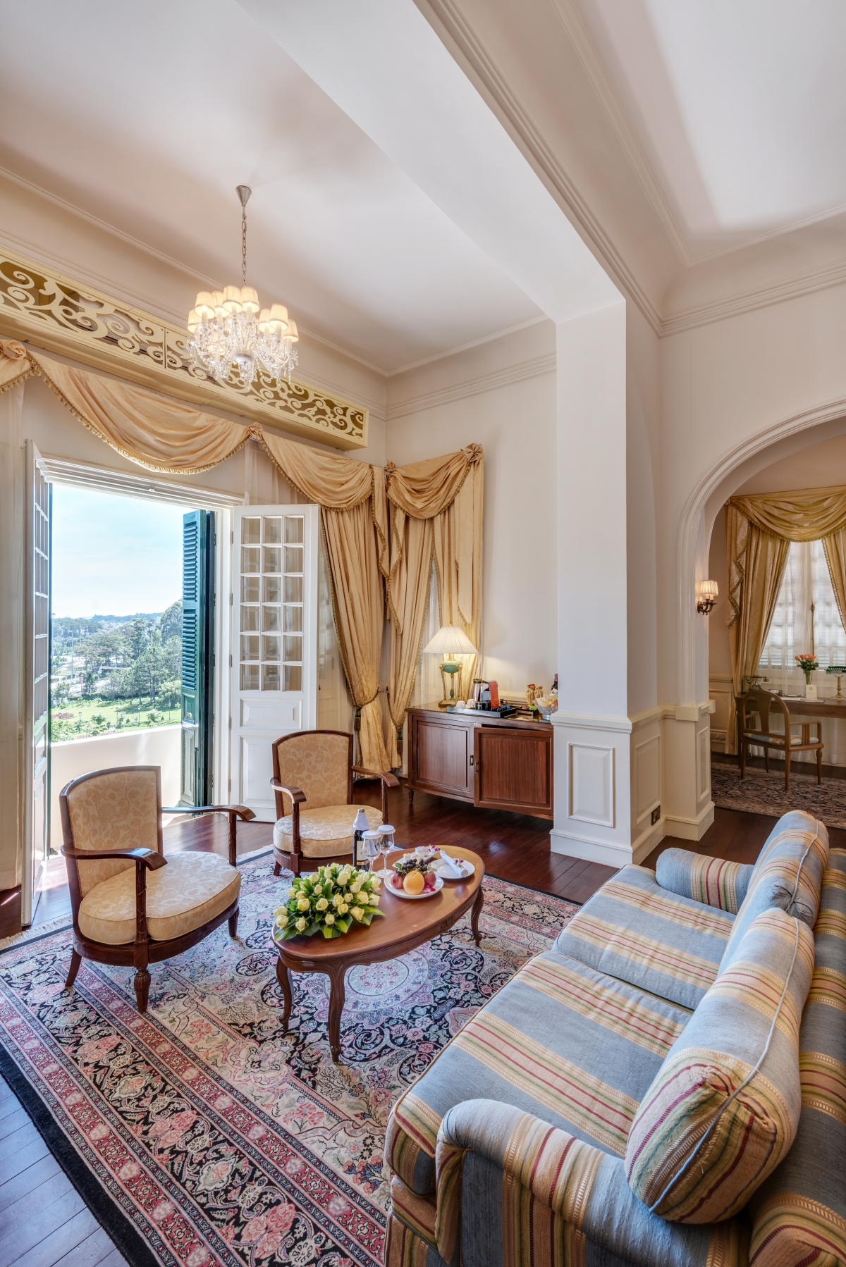Căn phòng có view trông thẳng ra Hồ Xuân Hương, ngày nay vẫn còn được sử dụng.