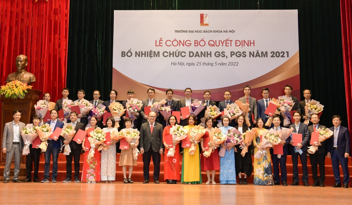 Công bố Quyết định Bổ nhiệm cho 30 Giáo sư, Phó Giáo sư năm 2021.