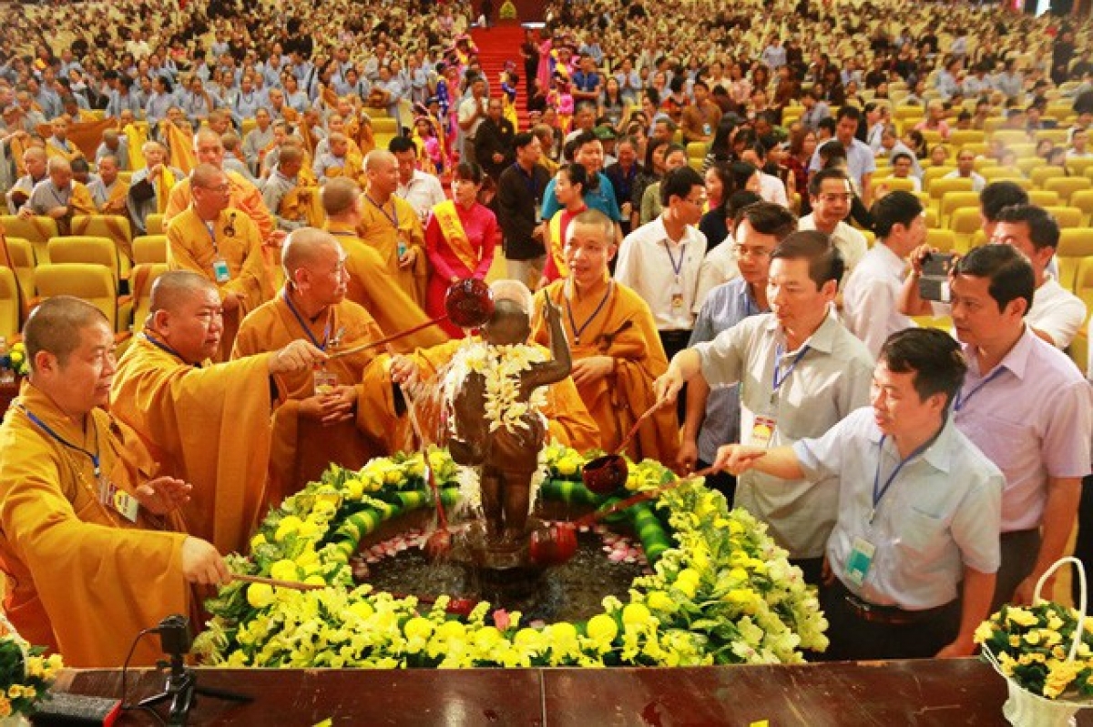 Một trong những nghi thức quan trọng nhất của ngày Lễ Phật Đản chính là lễ Tắm Phật. Nghi thức này có ý nghĩa bày tỏ lòng tưởng nhớ đến ngày Đức Phật ra đời, đồng thời thể hiện sự thanh lọc tâm hồn, hướng đến những điều an lạc
