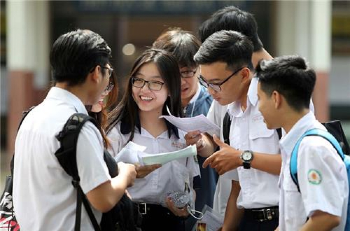 Thí sinh F1 chỉ được phép bỏ khẩu trang trong khi làm bài thi, khi phát biểu phải đeo khẩu trang