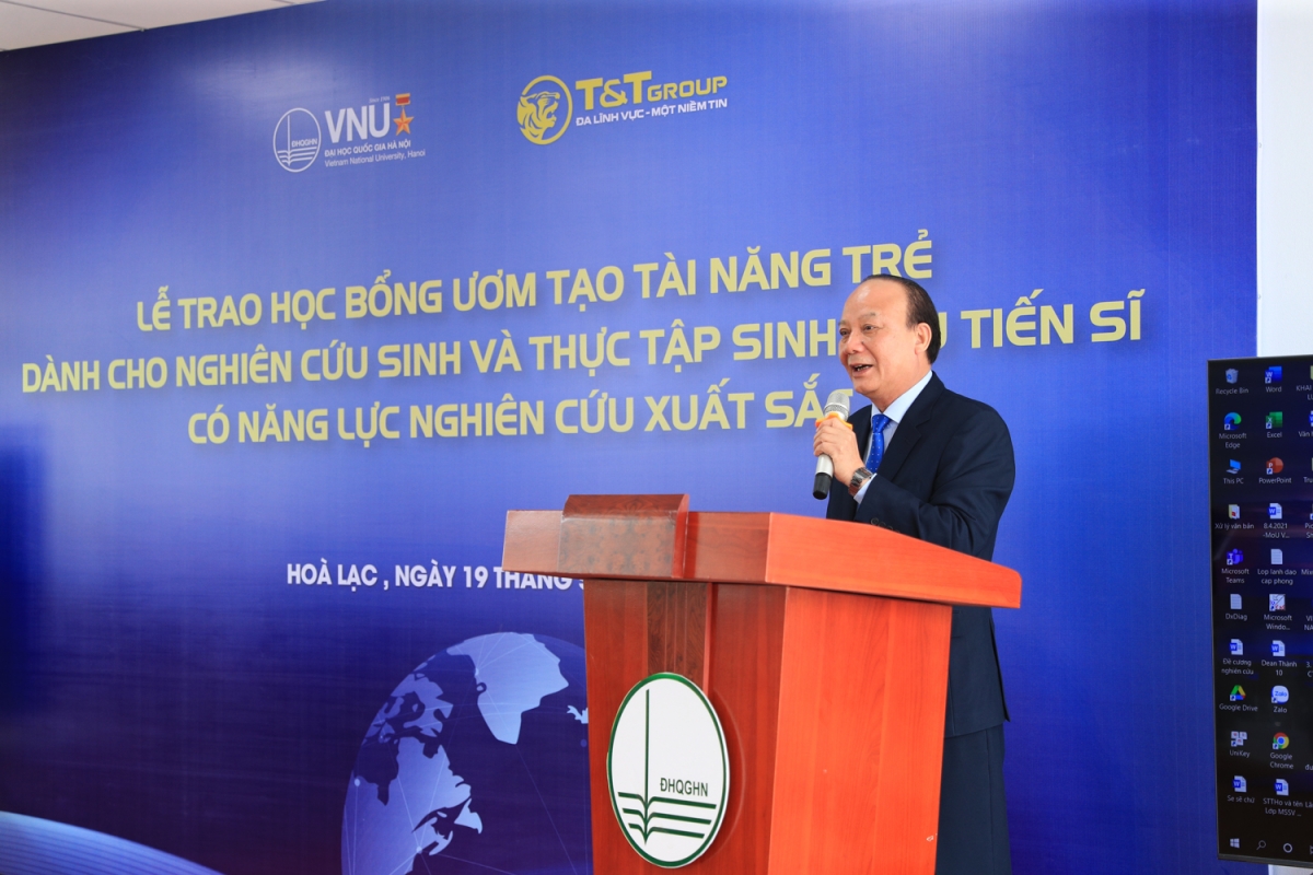 Ông Nguyễn Tất Thắng - Chủ tịch HĐQT tập đoàn T&T ( nhà tài trợ )  phát biểu tại Lễ trao học bổng 
