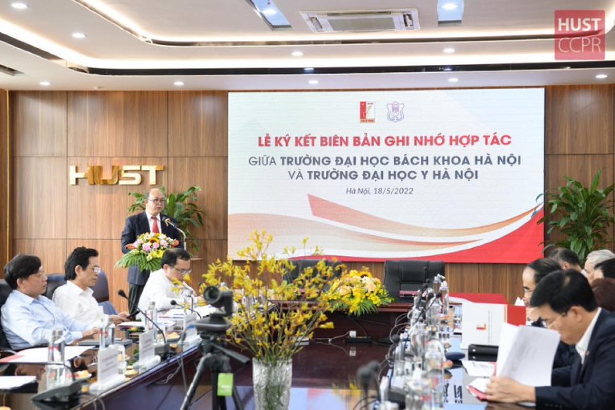 PGSTS Huỳnh Quyết Thắng - Hiệu trưởng trường ĐH Bách khoa Hà Nội phát biểu tại lễ ký kết 