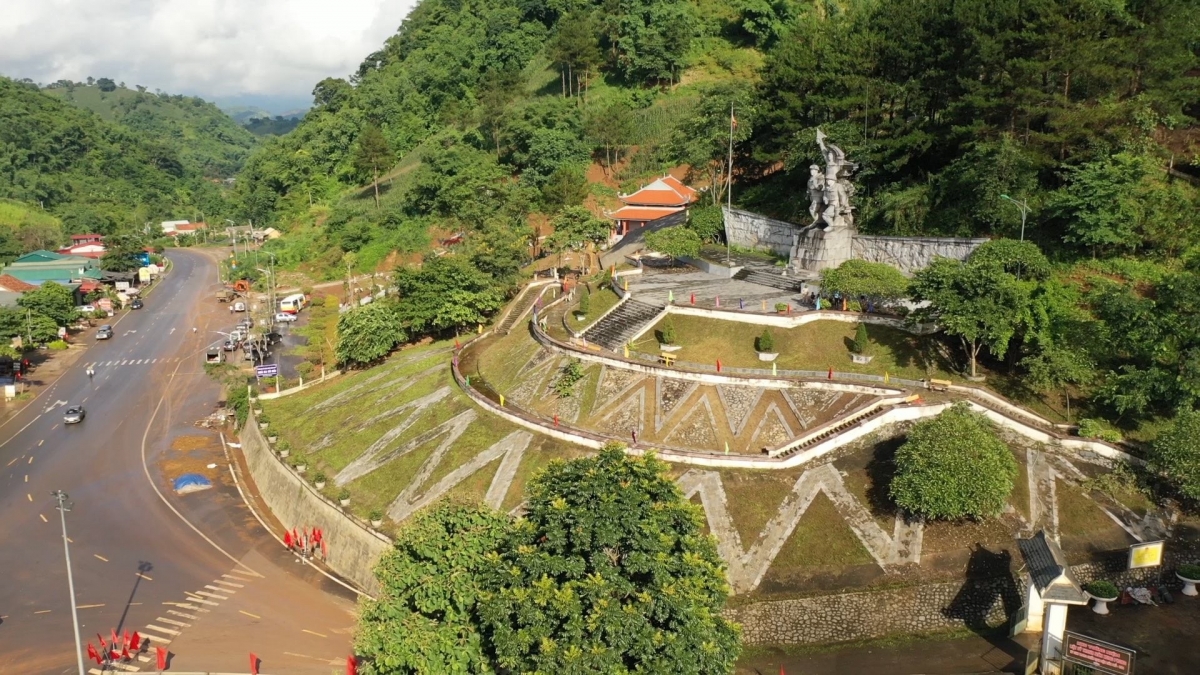 Ngã ba Cò Nòi, huyện Mai Sơn (Sơn La) là di tích lịch sử quan trọng trong chiến dịch Điện Biên Phủ.