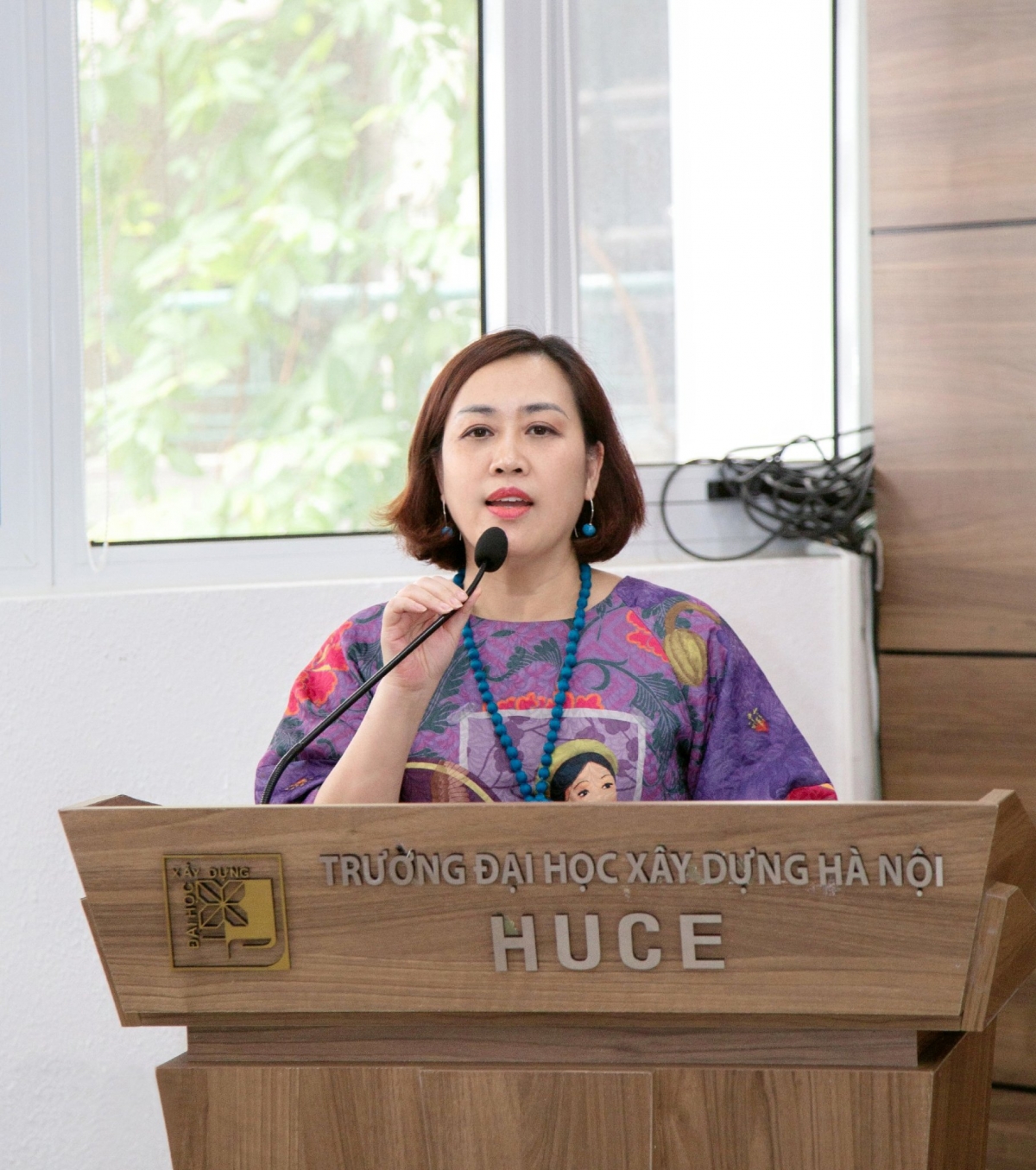 TS Tạ Quỳnh Hoa - Trưởng khoa Đào tạo quốc tế phát biểu tại Hội thảo 