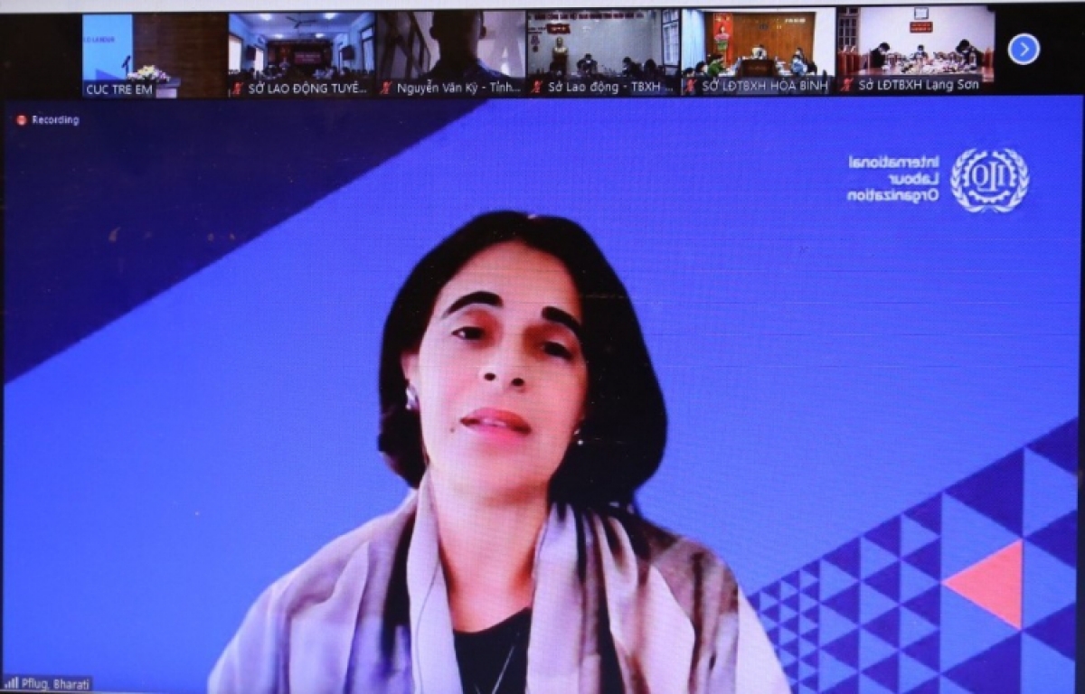 Bà Bharati Pflug, Chuyên gia cao cấp của
Tổ chức Lao động quốc tế (ILO) khu vực
Châu Á - Thái Bình Dương, tham gia hội thảo trực tuyến với Việt Nam