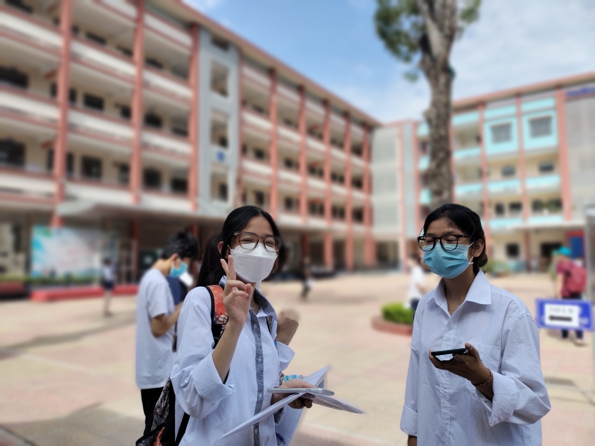 Thí sinh đến chậm quá 15 phút sau khi có hiệu lệnh tính giờ làm bài sẽ không được dự thi buổi thi đó