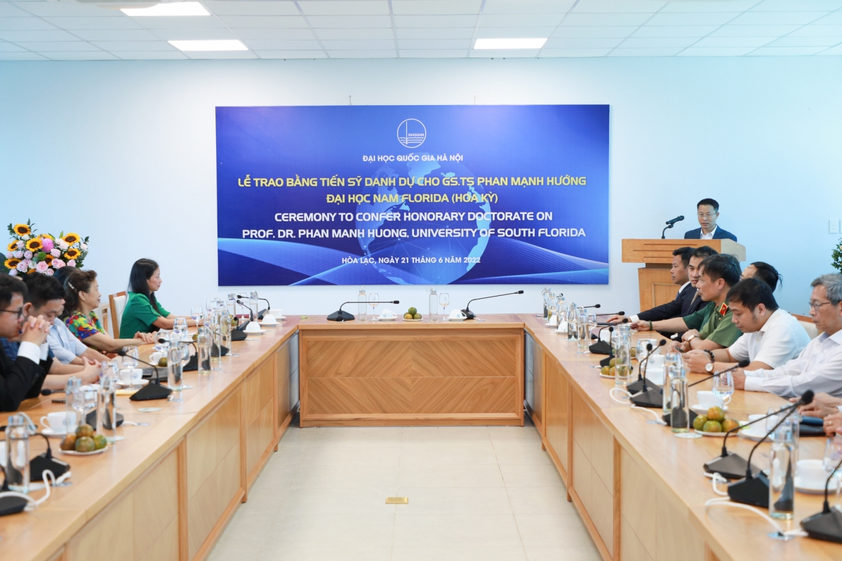 GS.TS Phan Mạnh Hưởng phát biểu tại buổi lễ 