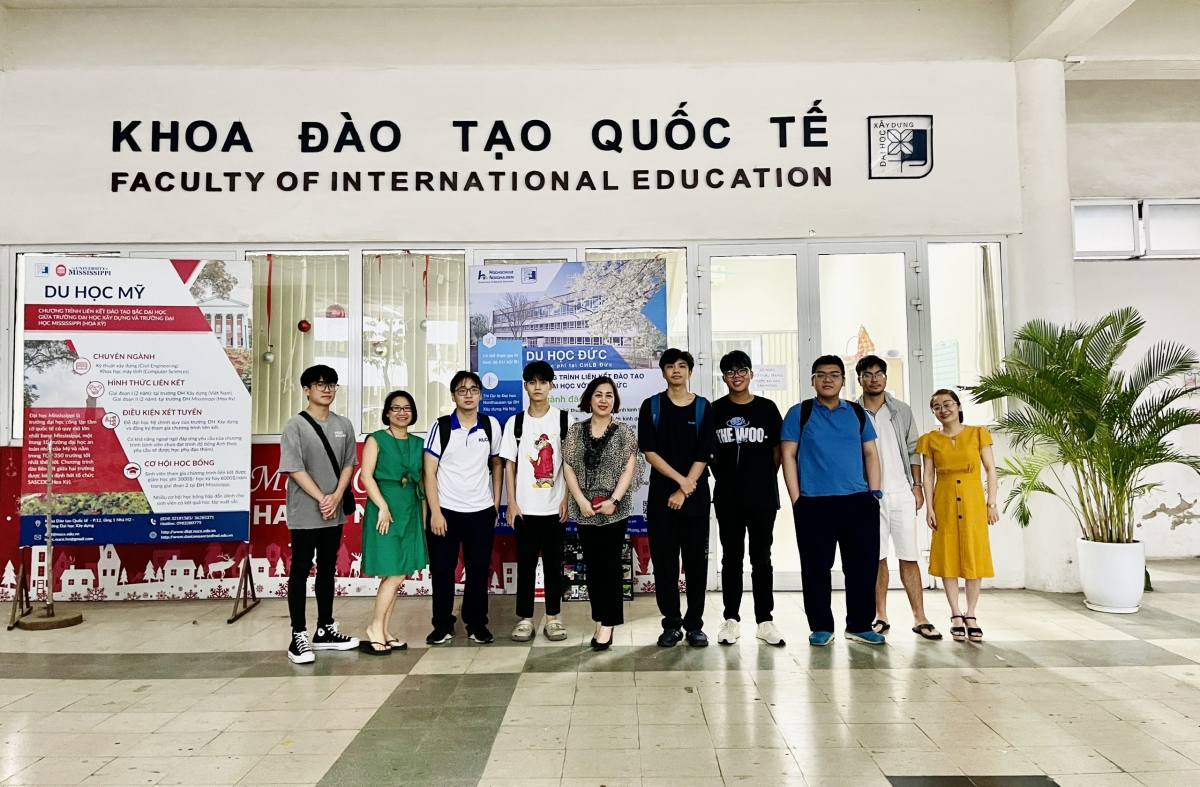 Lãnh đạo khoa Đào tạo quốc tế gặp gỡ sinh viên ĐH Xây dựng Hà Nội chuyển tiếp chương trình đào tạo tại ĐH Missisipi (Hoa Kỳ)