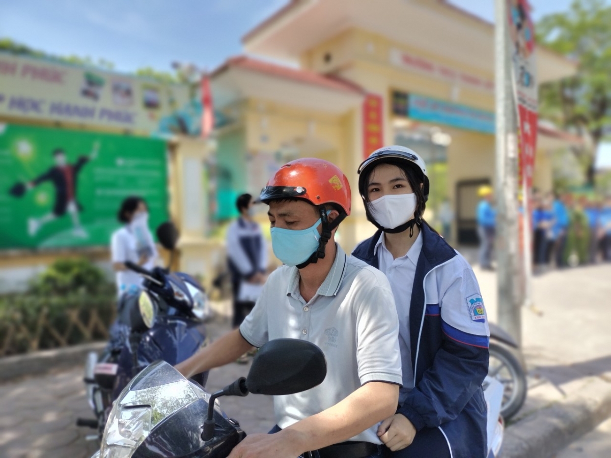 Em Vũ Bảo Trâm thở phào nhẹ nhõm khi hoàn thành kỳ thi tuyển sinh vào lớp 10 THPT 