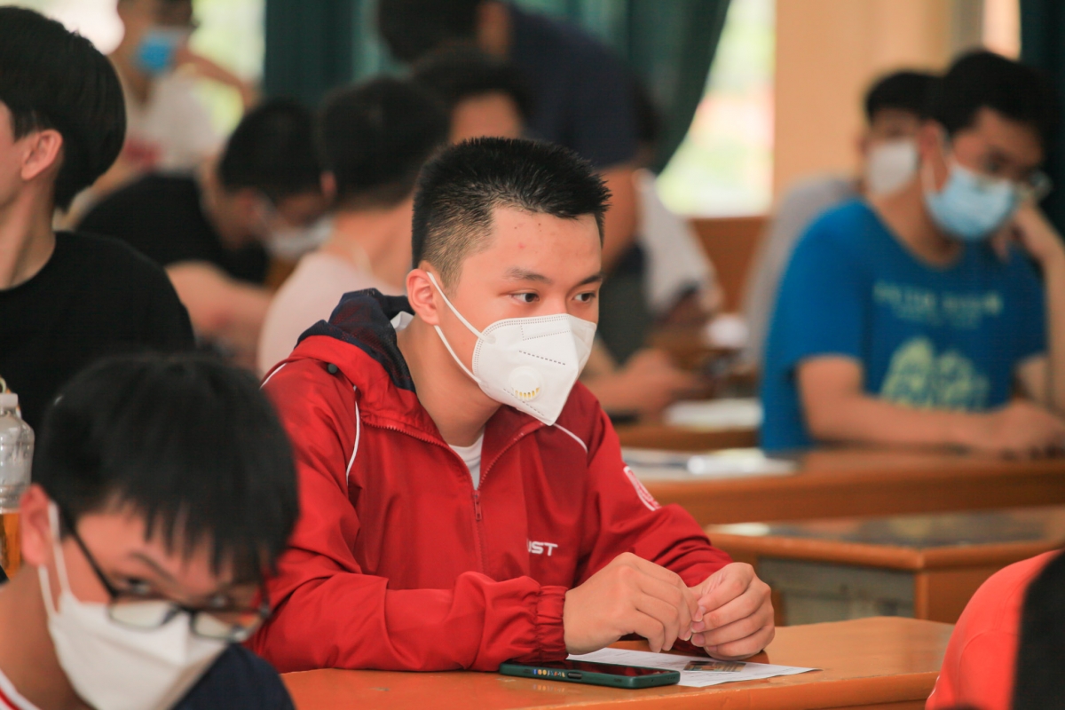 Buổi sáng 15/7, thí sinh sẽ làm các phần thi Toán, Đọc hiểu, Tiếng Anh; Buổi chiều 15/7, thí sinh sẽ làm phần thi Khoa học Tự nhiên.