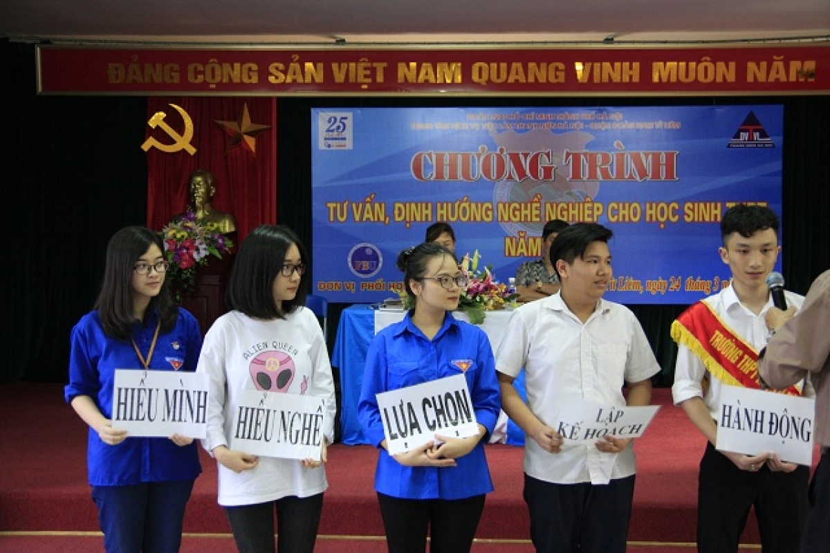 Hoạt động tư vấn, hướng nghiệp tại Trường THPT M.V.Lômônôxốp