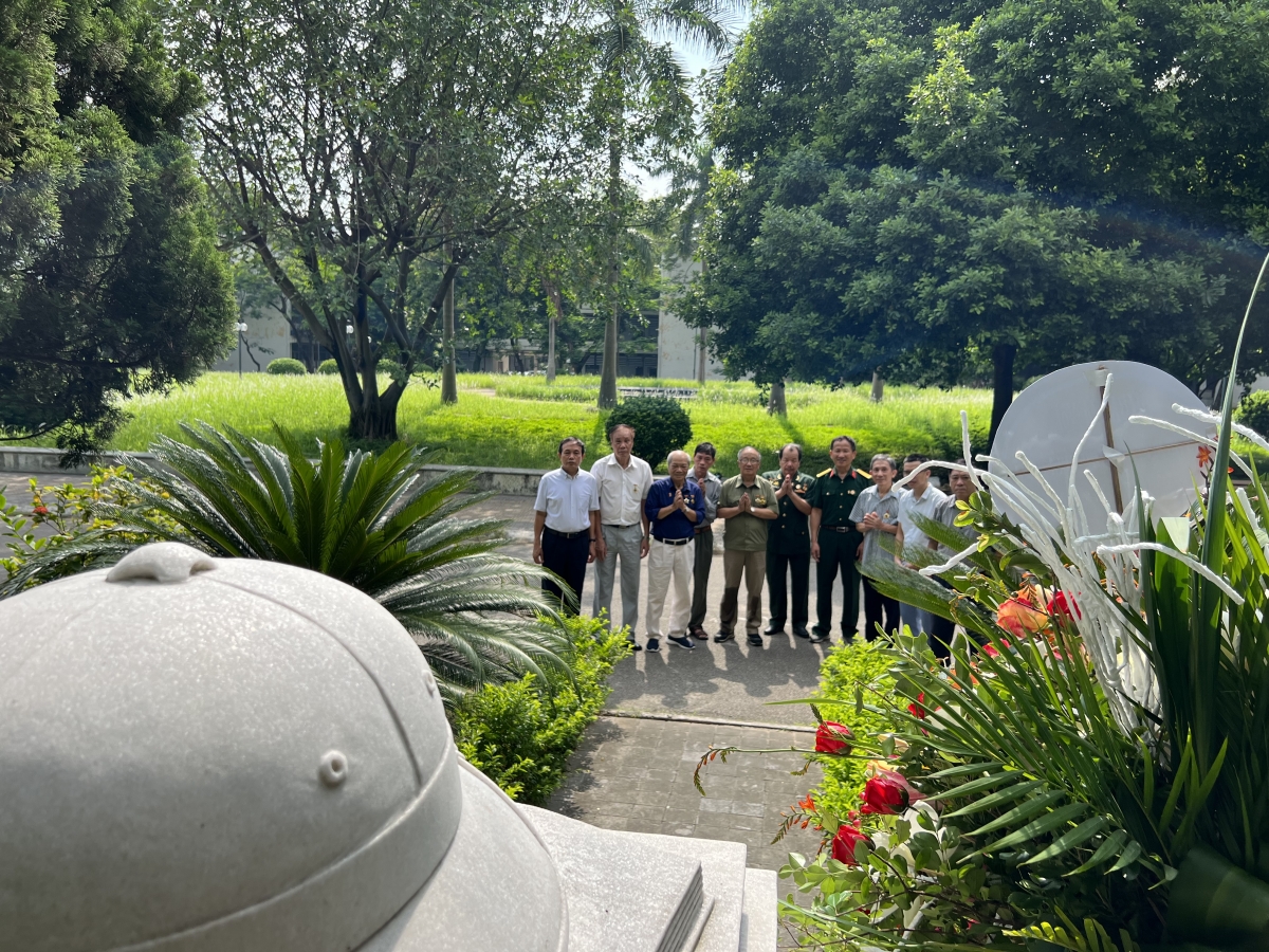 Những CCB - Cựu sinh viên Bách Khoa tưởng nhớ những đồng đội những người thầy, người bạn đã hy sinh 