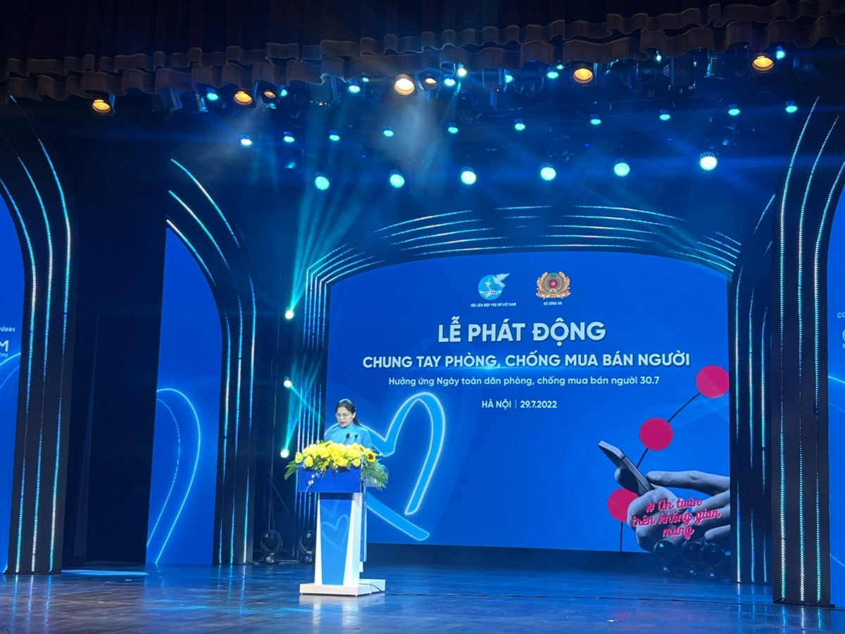 Bà Hà Thị Nga- Ủy viên Ban Chấp hành Trung ương Đảng, Chủ tịch Hội LHPN Việt Nam tại lễ phát động 