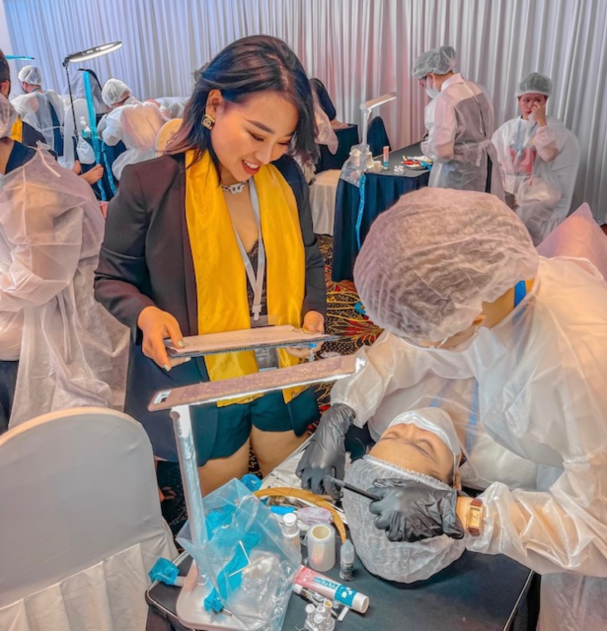 Chị Khổng Linh (Linh Tây), CEO của Học viện Hà Nội Beauty