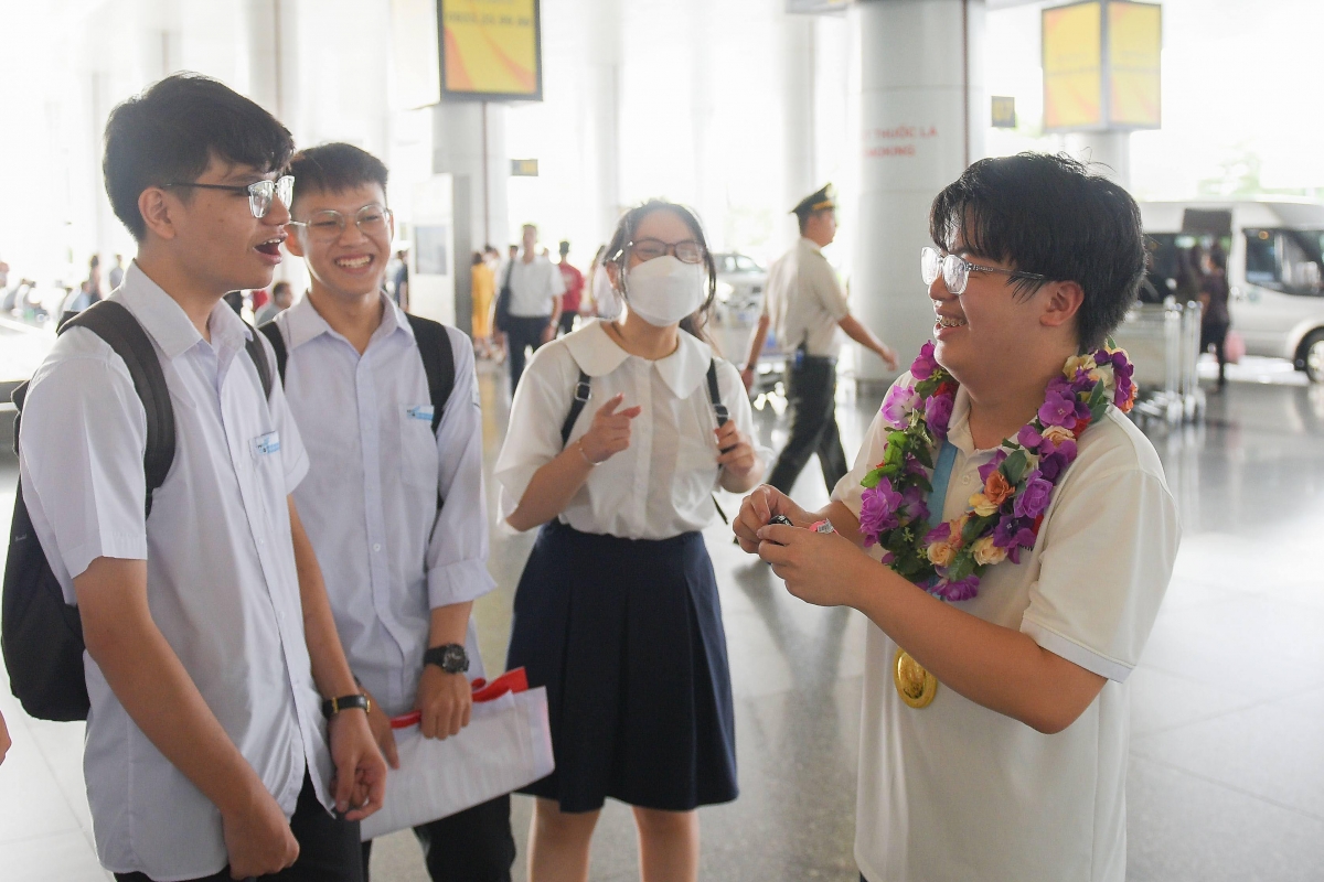 Ngô Quý Đăng trở về sau khi chinh phục điểm tuyệt đối tại IMO 2022