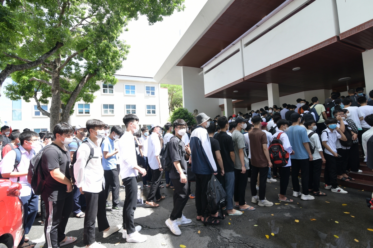 Tại thành phố Hải Phòng, điểm thi được tổ chức tại Trường ĐH Hàng Hải Việt Nam với 1695 thí sinh dự thi 