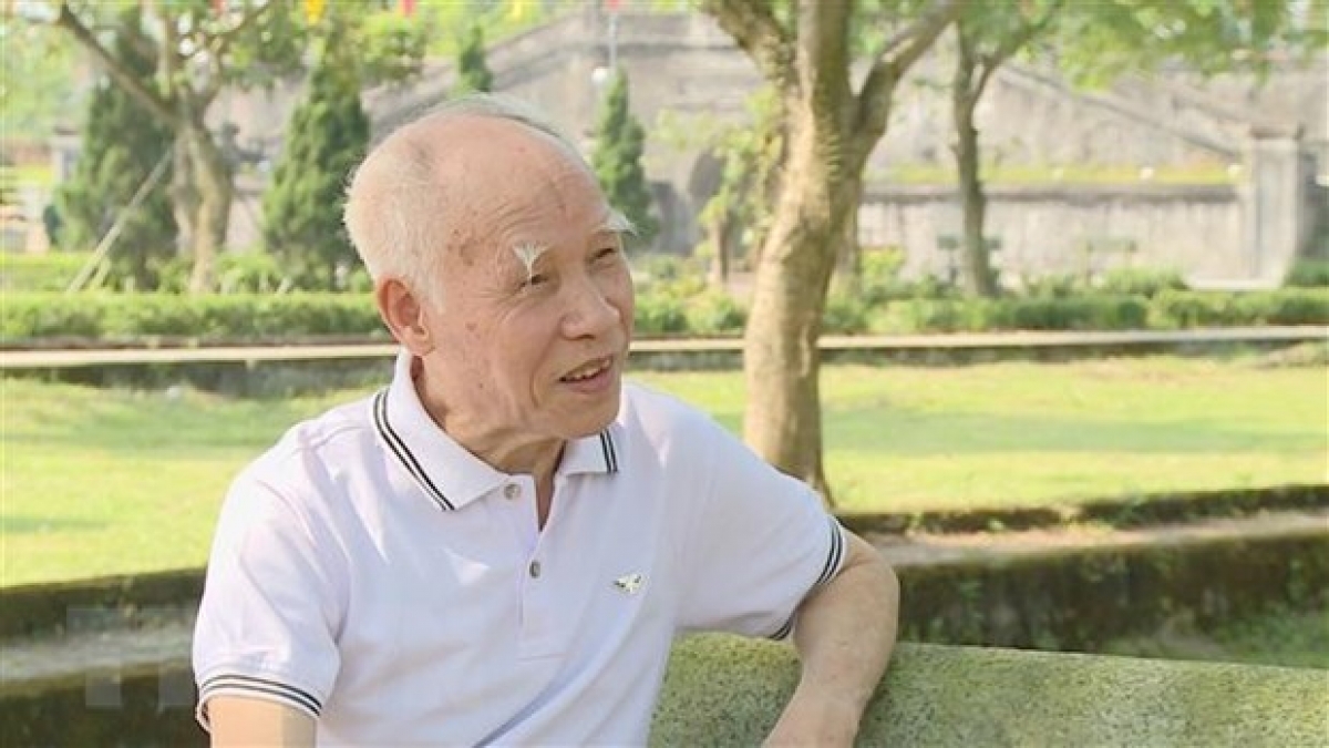 Cựu chiến binh Trần Ngọc Long, nguyên Tiểu đoàn trưởng Tiểu đoàn 1, Trung đoàn 48, Sư đoàn 320 tại Thành cổ Quảng Trị.