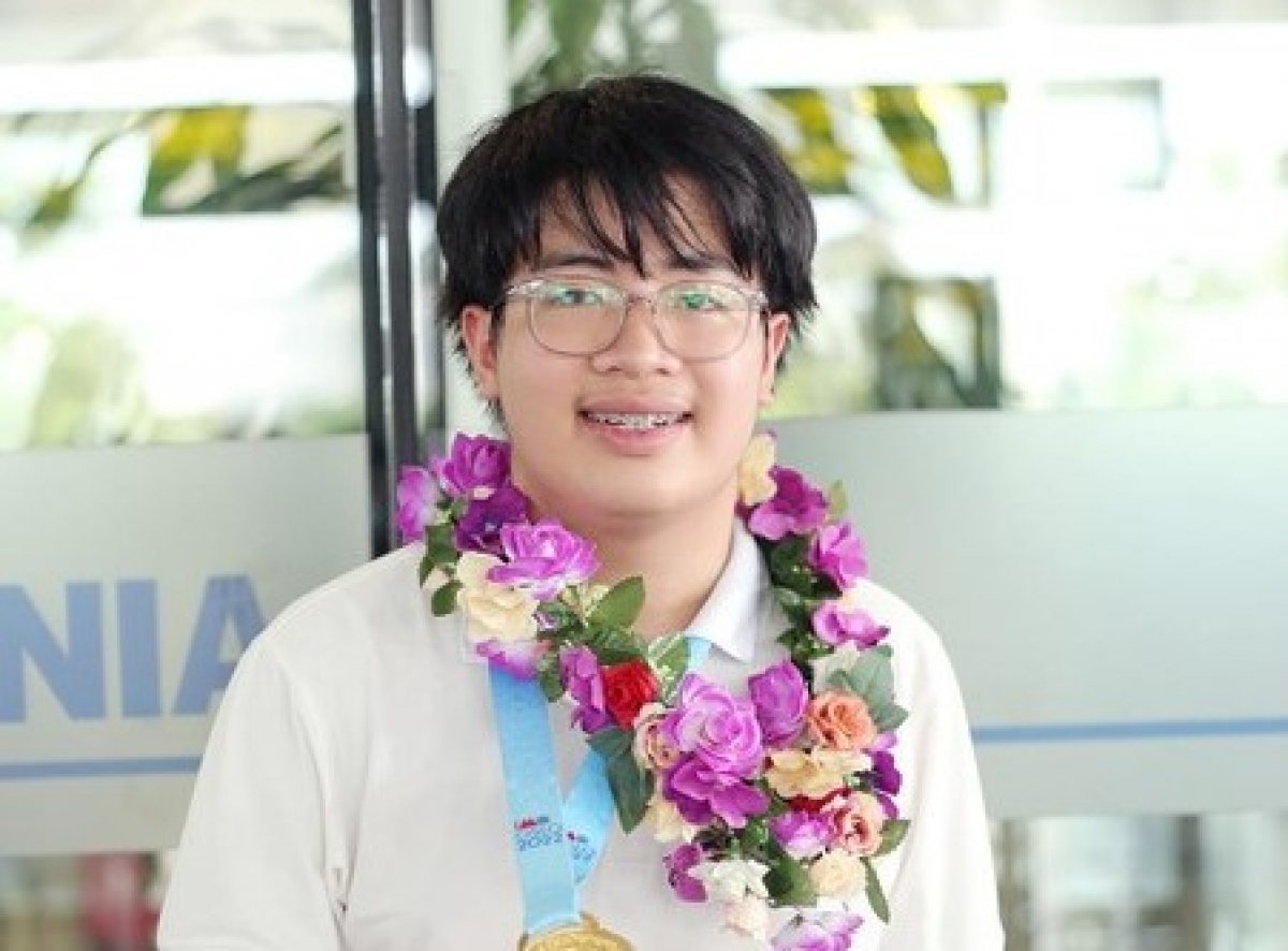 Ngô Quý Đăng, giành Huy chương Vàng IMO 2022 với số điểm tuyệt đối 42/42.