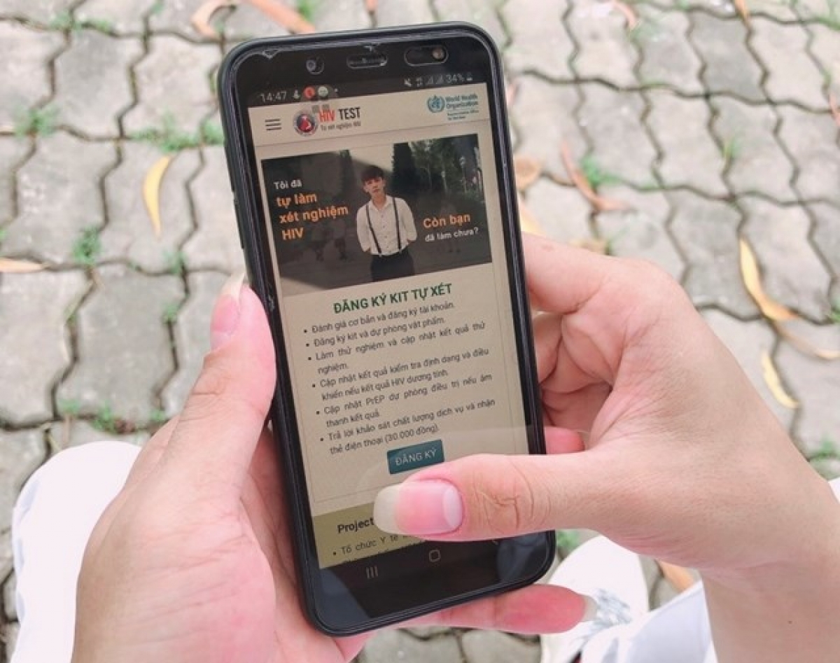 Bạn chỉ cần truy cập vào trang web https://tuxetnghiem.vn để đăng ký nhận kit xét nghiệm HIV  được cung cấp đến tận nhà