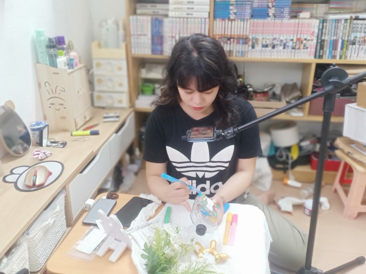 Họa sĩ Nguyễn Hoàng Oanh sản xuất nội dung Tiktok