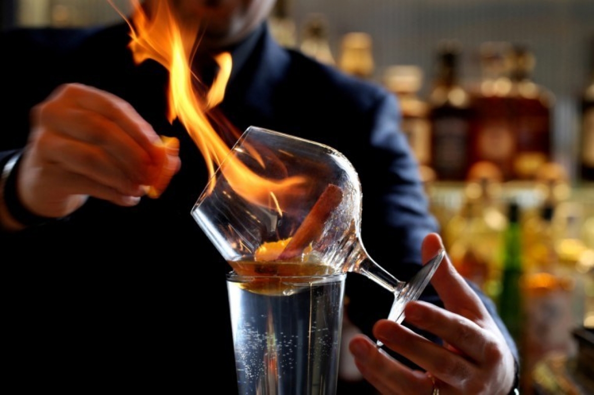 Khi pha chế cocktail đẩy lên thành nghệ thuật thì những lão làng như ông Nguyễn Xuân Ra là vô cùng hiếm có