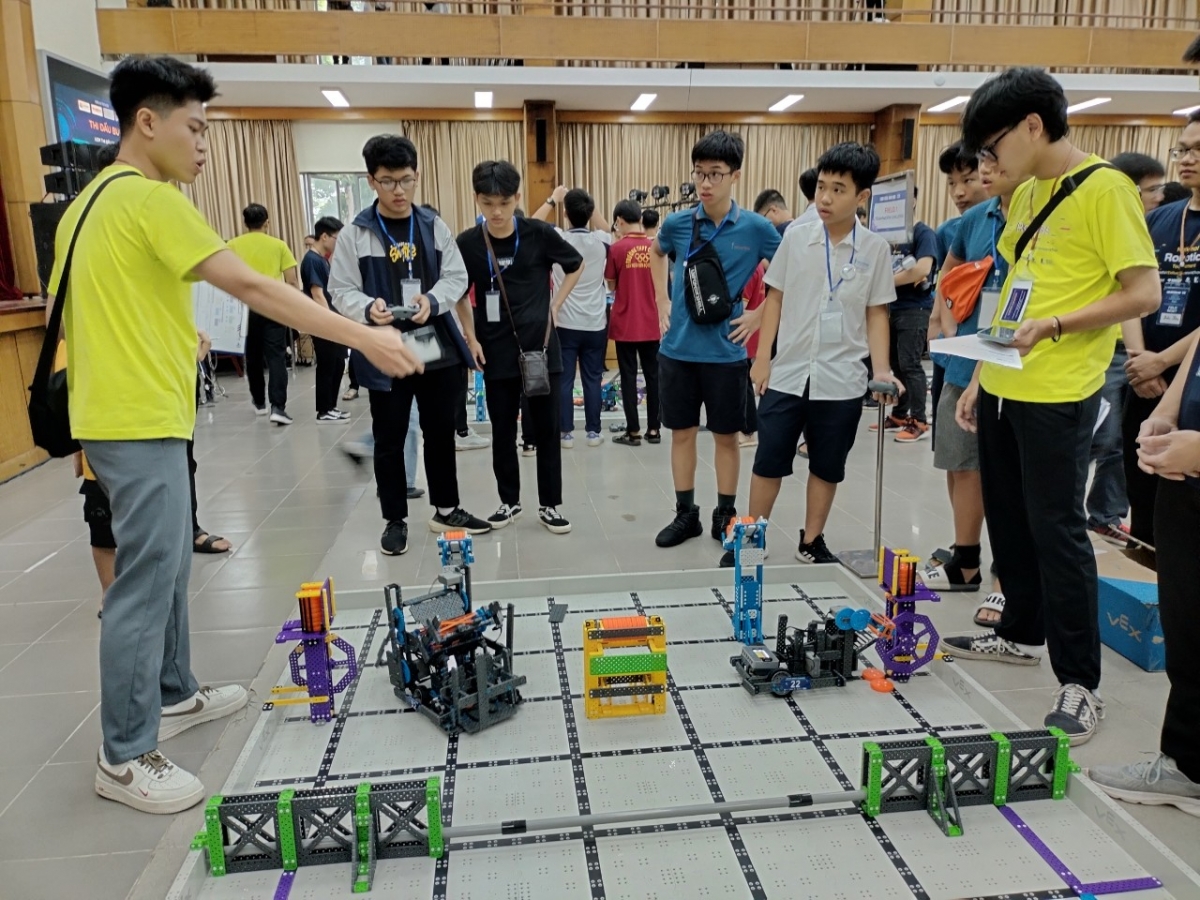Cuộc thi giao hữu Robotics cấp Quốc gia sử dụng VEX IQ dành cho học sinh từ 10 đến 17 tuổi.