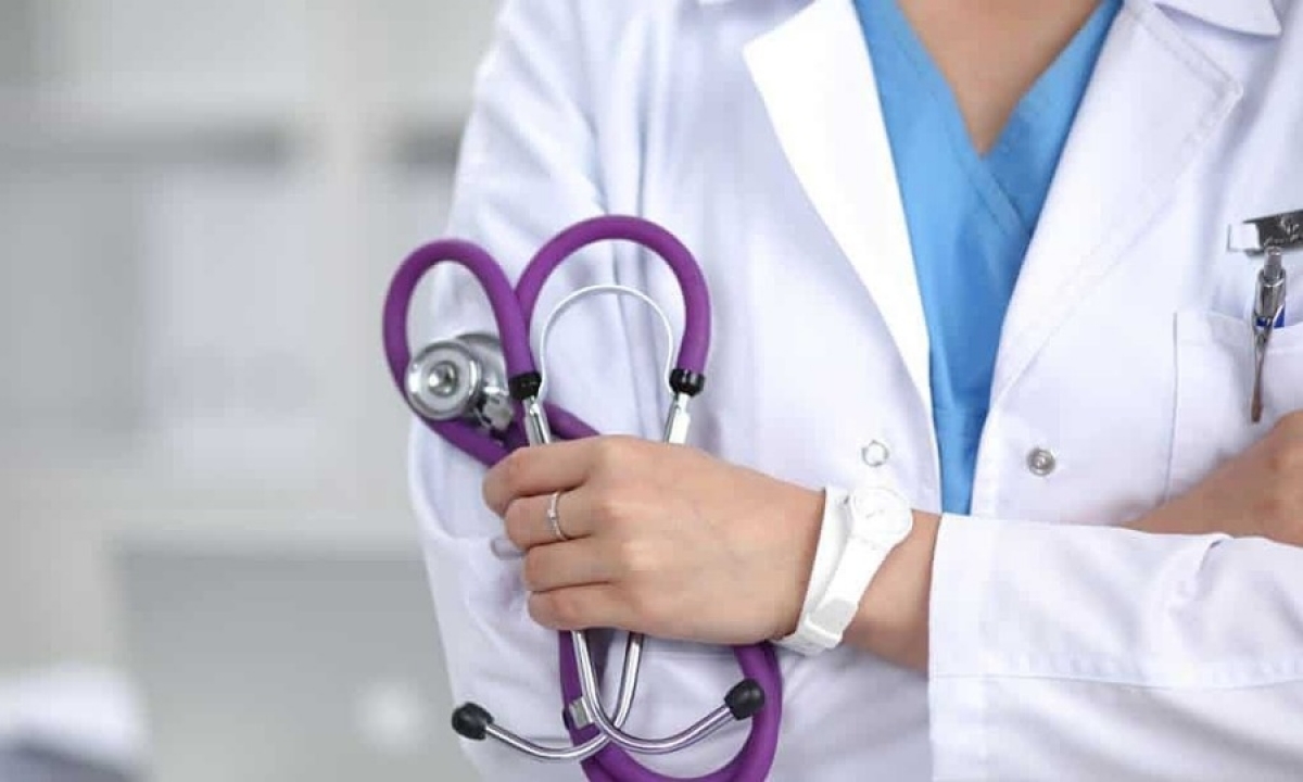 Cần có cơ chế tạo thuận lợi cho bác sĩ
 được làm thêm ngoài giờ, được phép kí hợp đồng với nhiều cơ sở y tế