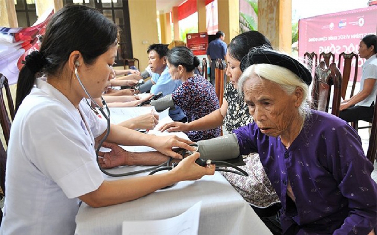 Người cao tuổi yên tâm khi đi khám chữa bệnh vì đã có BHYT