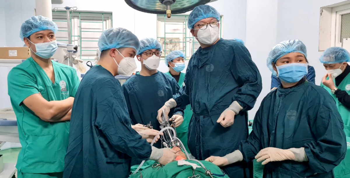  Một ca phẫu thuật nội soi cắt tuyến giáp tại BVĐK tỉnh Hà Giang