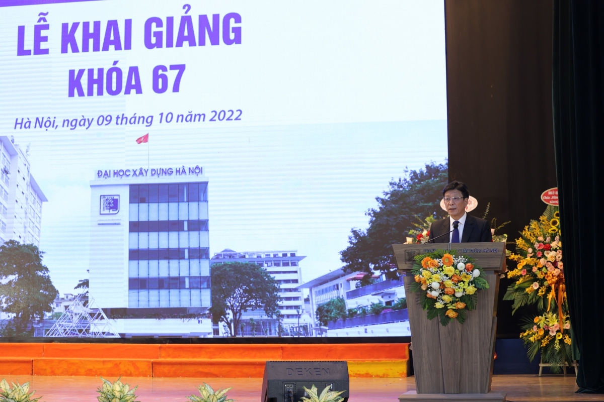 PGSTS NGUT Phạm Duy Hòa, Hiệu trưởng Trường ĐH Xây dựng Hà Nội phát biểu chào mừng các tân sinh viên K67 