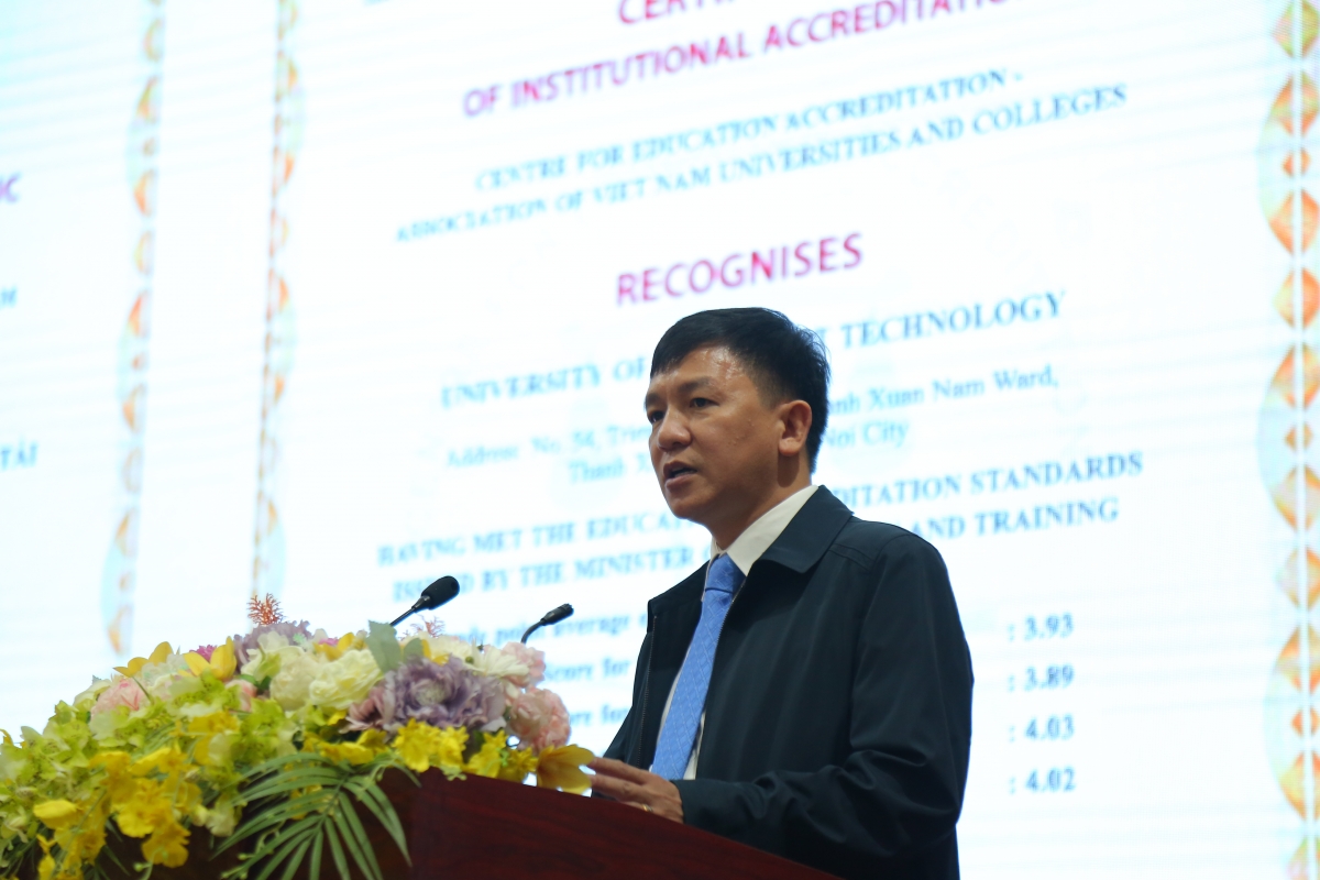PGS.TS Phạm Quốc Khánh - Phó Cục trưởng Cục Khảo thí và đảm bảo chất lượng Bộ GD-ĐT phát biểu tại buổi Lễ 