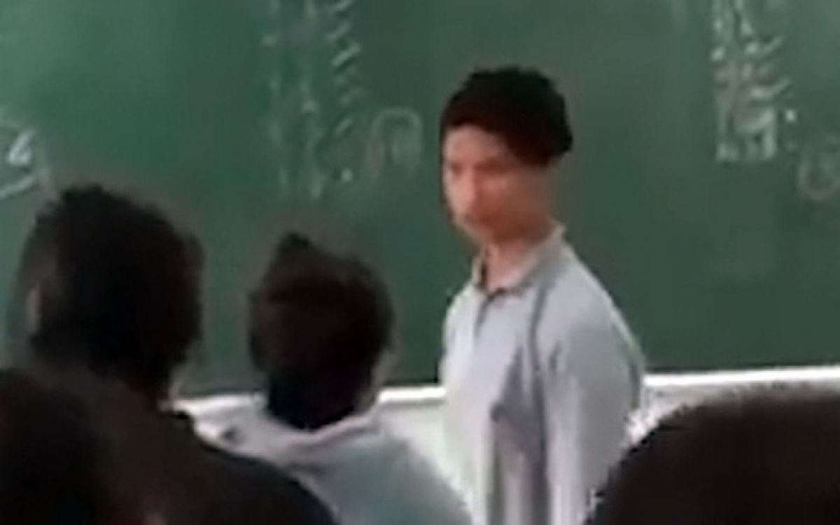 Vu nữ học sinh văng tục, xưng 